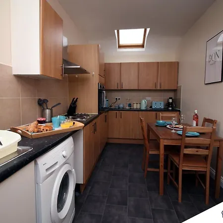 K Suites - Church Road II Daire
