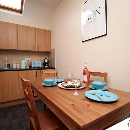 K Suites - Church Road II Apartment *